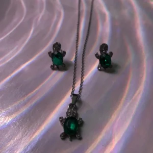 Turtle locket with Ear Studs